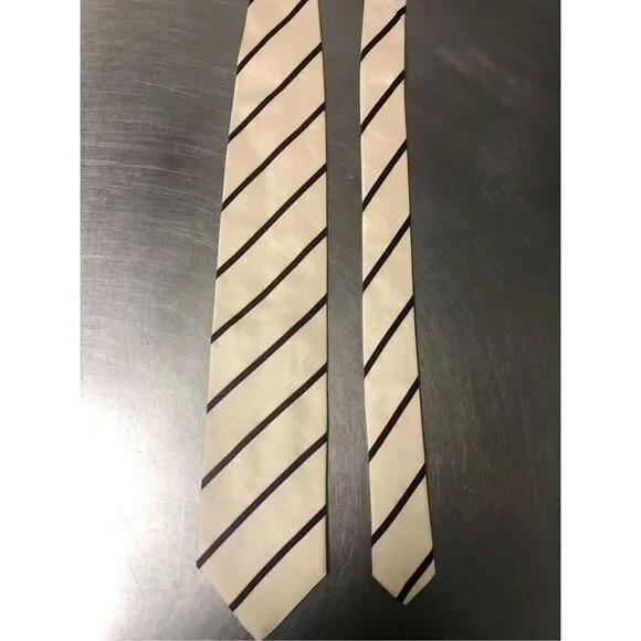 Boss Hugo Boss Men’s Silk Red and Cream Striped Dress Tie - Picture 1 of 8